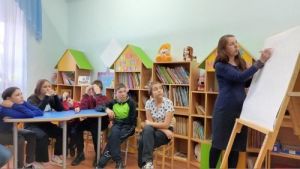Маленькими хитростями крепкого здоровья ученикам рассказала библиотекарь Кадрия Загретдинова